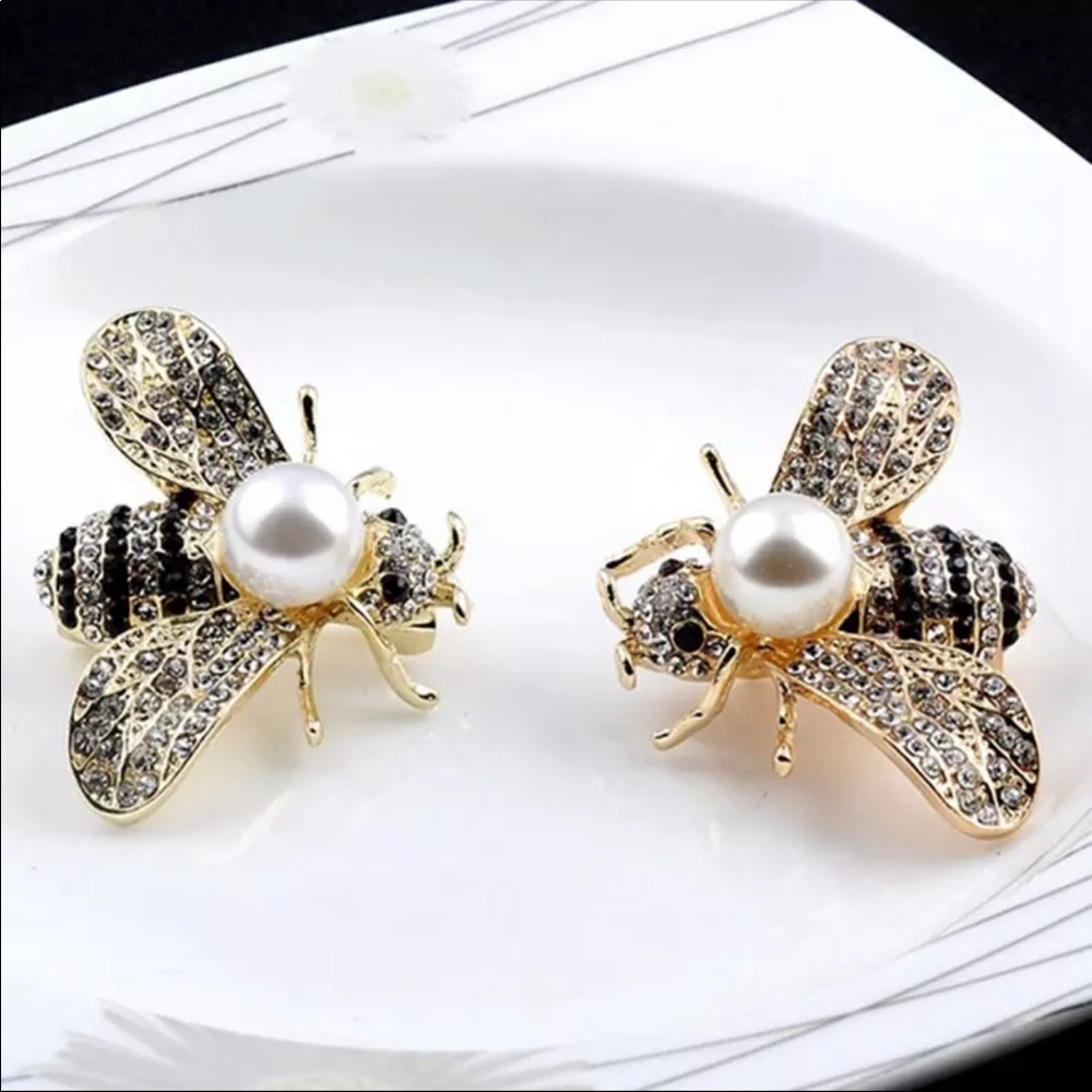 New BEE brooch Gorgeous White Rhinestone Pin 🐝 - Picture 9 of 10
